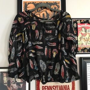 Lightweight Feather Pattern Black Cropped Top